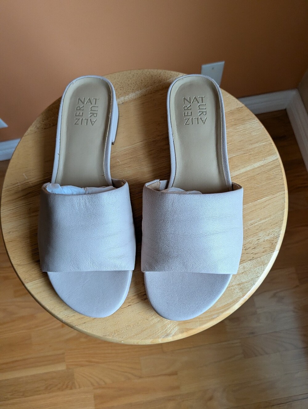 Naturalzer Women's sandals Size 9 Ligh Beige